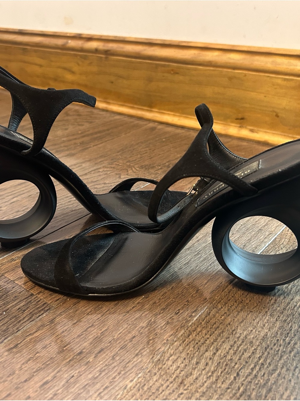 Burberry Black Suede Strappy Open-Toe Heels. Size 38, US 7 - Picture 5 of 12